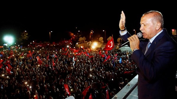 Suka Ria Tumpah ke Jalan, Pendukung Rayakan Kemenangan Erdogan