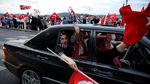 Suka Ria Tumpah ke Jalan, Pendukung Rayakan Kemenangan Erdogan