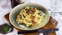 Pasta bisa jadi pilihan buat yang lagi lapar. Salah satunya tagliatelle con porcini. Pastanya dibuat sendiri sehingga selalu segar. Foto: instagram @featherstone_cafe