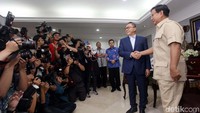 Kunjungan Prabowo ke kediaman Zulkifli disebut guna membahas formasi capres-cawapres 2019.