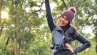 Wanita cantik ini telah traveling ke berbagai negara. Beragam aktivitas liburan seru pun telah ia coba (manushi_chhillar/Instagram)
