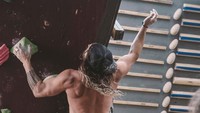 Yah enggak heran deh, orang dia saja senang sekali memanjat. (Foto: Instagram/prideofgypsies)