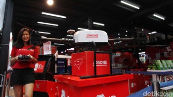 Drone tersebut berfungsi untuk mengangkat logistik ke wilayah terpencil.