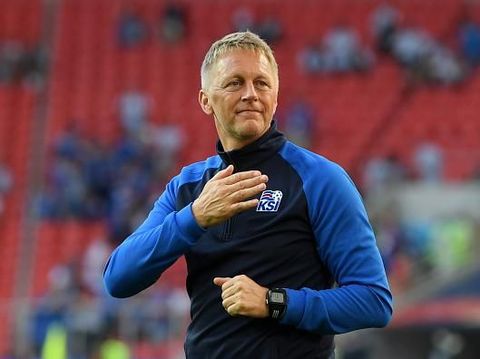 Pelatih Tim Piala Dunia Ini Juga Berprofesi Sebagai Dokter Gigi