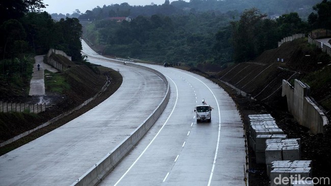 Serangan Oposisi ke Pemerintah: Dari Tiang LRT Sampai Utang