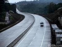 Serangan Oposisi ke Pemerintah: Dari Tiang LRT Sampai Utang