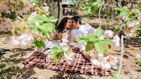 Salah satu kemesraan Andre dan sang istri saat tengah berlibur di Jepang. Foto: Dok. Instagram/erintaulany