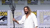 Jason Momoa nampaknya sudah melekat dengan karakternya sebagai Aquaman. Filmnya akan kembali rilis diperkirakan pada Desember tahun 2018. (Foto: Getty Images)