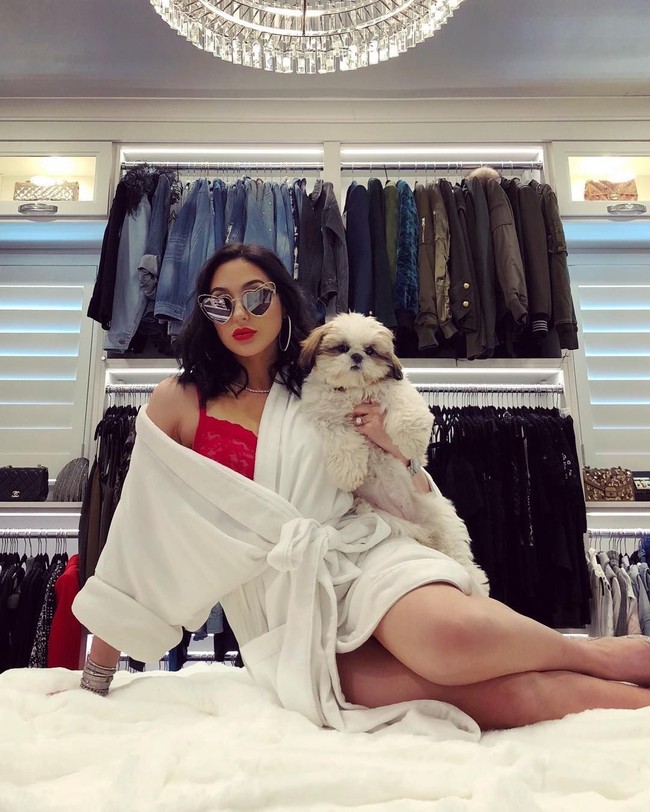 Hal itu terungkap ketika Jaclyn Hill memperlihatkan isi lemari pakaian dalam sebuah video yang diunggah ke YouTube beberapa wkatu lalu. Wardrobe wanita itu pun dijamin bikin semua wanita iri. Foto: Instagram Jaclyn Hill