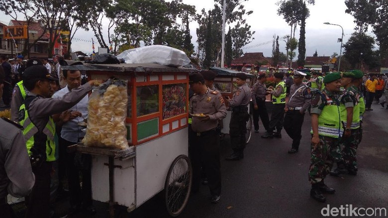 Begini Ritual Polisi-Tentara Garut Jelang Kawal Pencoblosan Begini Ritual Polisi-Tentara Garut Jelang Kawal Pencoblosan
