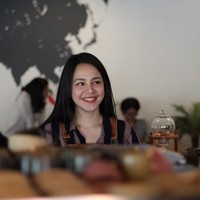 Senyuman menawan Gabriela Foto: Instagram @gabriellakf