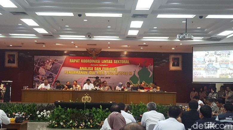 Wiranto Evaluasi Mudik: Kemacetan Diurai, Angka Kecelakaan Turun Wiranto Evaluasi Mudik: Kemacetan Diurai, Angka Kecelakaan Turun