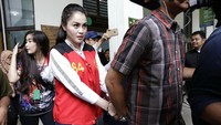 Jennifer Dunn menerima vonis 4 tahun penjara karena kasus narkoba. Vonis ini lebih besar dari tuntutan jaksa yang menetapkan tahanan pada Jennifer selama b bulan penjara. Foto: Palevi S/detikFoto