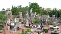 Bentuk kompleknya yang unik, membuat tempat ini menjadi spot menarik yang instagenic (Coral Castle)