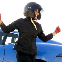 Aseel Al Hamad ambil bagian dalam parade Renault jelang Grand Prix Prancis. Ia mengaku sudah menyukai dunia balap dan motorsport sejak kecil. Foto: Getty Images