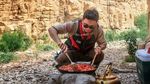 Melihat Momen Makan Putra Mahkota Yordania yang Berparas Tampan