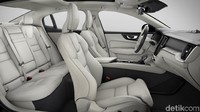 Mobil dijual dengan berbagai pilihan mesin kecuali diesel. S60 merupakan mobil Volvo pertama yang tidak memiliki pilihan mesin diesel. Hal ini menguatkan sinyal Volvo untuk segera melakukan elektrifikasi pada line up modelnya. Foto: Volvo