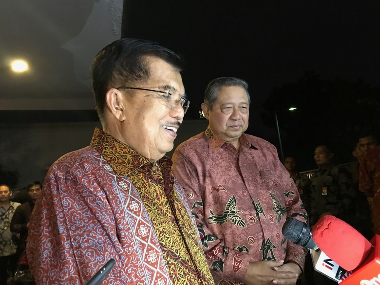 SBY-JK Tegaskan Tak Bahas Politik dalam Pertemuan Mereka SBY-JK Tegaskan Tak Bahas Politik dalam Pertemuan Mereka