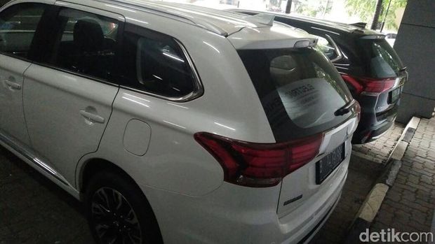 Mobil Outlander PHEV di Kantor Kemenperin