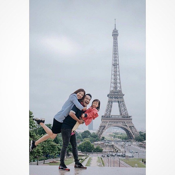 Inilah potret keseruan Ruben Onsu dan keluarga saat berada di Menara Eiffel, ikon-ya Kota Paris. Lucu ya? (ruben_onsu/Instagram) Inilah potret keseruan Ruben Onsu dan keluarga saat berada di Menara Eiffel, ikon-ya Kota Paris. Lucu ya? (ruben_onsu/Instagram)