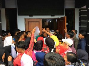 Jelang Nyoblos, Pemohon Suket Berdesakan di Disdukcapil Ciamis