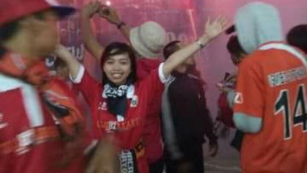 Momen Sela rayakan kemenangan tim favoritnya 