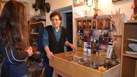 Gua bawah tanah yang kini jadi museum itu dikelola oleh Tosya Gharibyan, istri dari mendiang Levon Arakelyan sekaligus sang pembuat gua (Levons Divine Underground/Facebook)