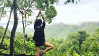 Julie Tan juga pernah berkunjung ke Erawan National Park, taman nasional yang berada di Thailand. (julietan_cxq/Instagram)