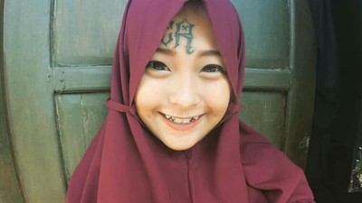 Foto: Gaya Hijab Mantan Anak Punk yang Punya Tato di Wajah