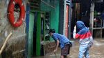 Ratusan Rumah Terendam Banjir di Kampung Melayu