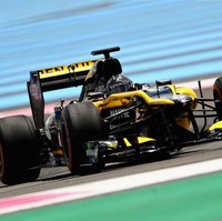 Sepanjang kariernya sebagai pebalap, wanita yang tergabung dalam Saudi Arabian Motor Federation itu tidak pernah bisa beraksi di sirkuit negaranya. Selama ini ia harus mengendarai mobil di luar negeri. Foto: Getty Images