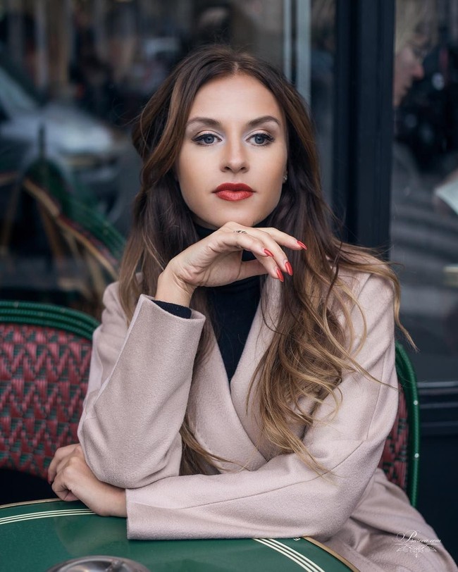 Sebelum menjadi istri Alexnader Erokhin, Veronika berprofesi sebagai penari ballroom atau tarian ala bangsawan. Dia berhenti bekerja karena harus sering berpergian dan berpindah rumah mengikuti pekerjaan sang suami. Foto: Dok. Instagram erokhina_nika