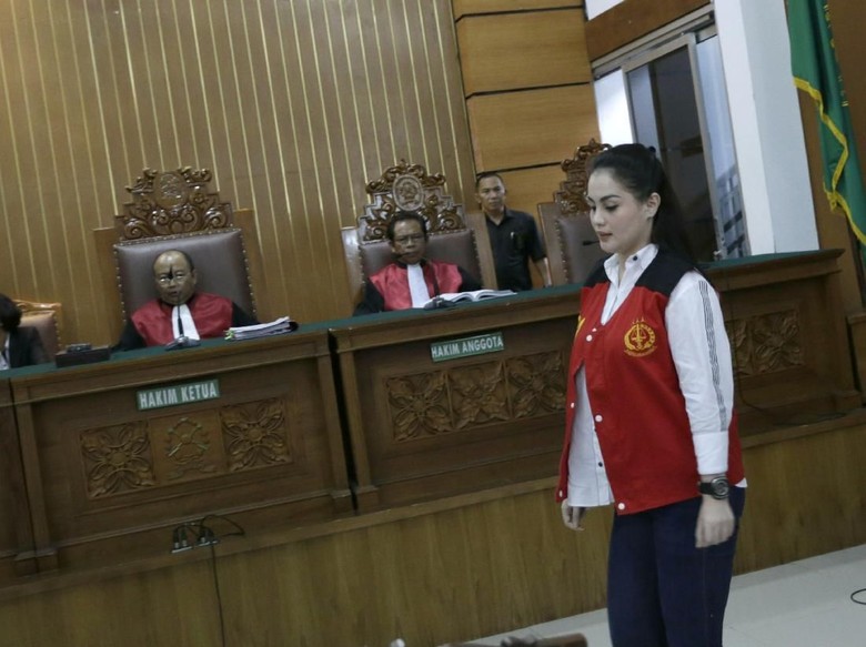 Divonis 4 Tahun Penjara, Jennifer Dunn Masih Diam dan Bingung Divonis 4 Tahun Penjara, Jennifer Dunn Masih Diam dan Bingung