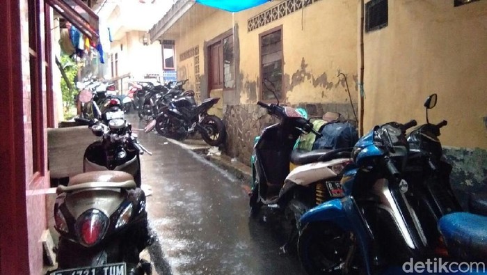 Rt 13/RW04 Kampung Melayu banjir