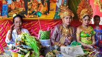 Foto: Nenek lahir di Bali mungkin 80 tahun yang lalu. Waktu itu tidak ada akta kelahiran baginya. Penulis juga belajar bahwa Bali dikenal dengan masyarakatnya yang rela mengeluarkan lebih dari setangah pendapatannya untuk ritual keagaamaan (Mark Eveleigh/BBC Travel)