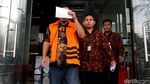 Diperiksa KPK, Eks Bupati Tulungagung Tutupi Wajah