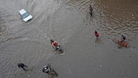 Penampakan dari atas kondisi banjir di kota Ahmedabad, India, Minggu (24/6/2018). Amit Dave/Reuters.