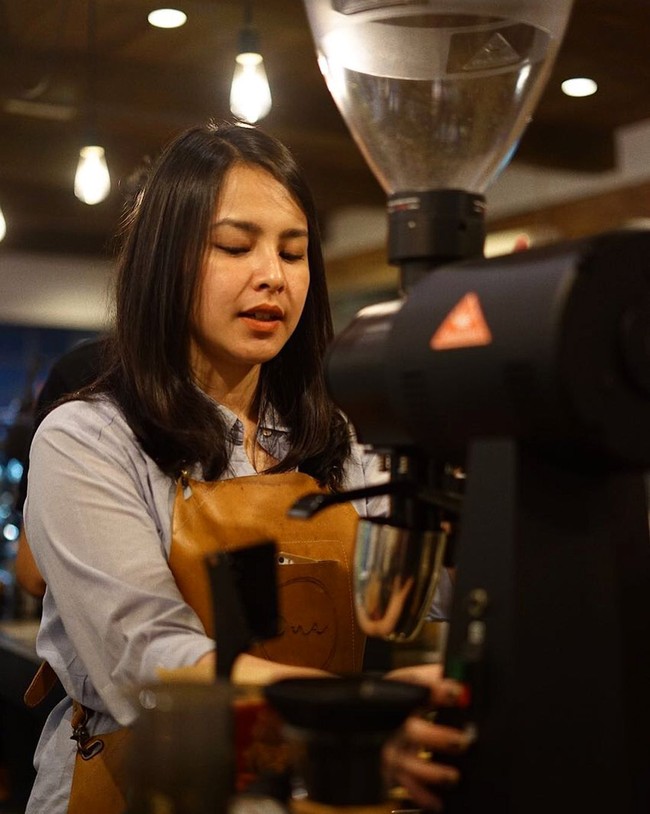Tak hanya jago bikin kopi, kecantikan Gaby ini pun mampu membuat banyak pria jatuh cinta. Foto: Instagram @gabriellakf