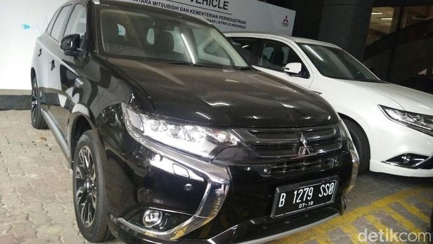 Outlander PHEV di kantor Kemenperin