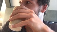 Dalam unggahan fotonya sedang menikmati kopi. Ia pun menulis,Nothing special about this picture, dalam akun Instagramnya. Foto: Instagram @aussenrist15