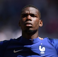 Karena jarak, Paul Pogba dan Maria Salaues terpaksa melakoni cinta jarak jauh alias long distance relationship. Maria berada di Miami karena tuntutan karier sebagai model. Sementara Paul Pogba tinggal di Manchester, Inggris, mengingat statusnya sebagai gelandang klub Manchester United. (Foto: Laurence Griffiths/Getty Images)