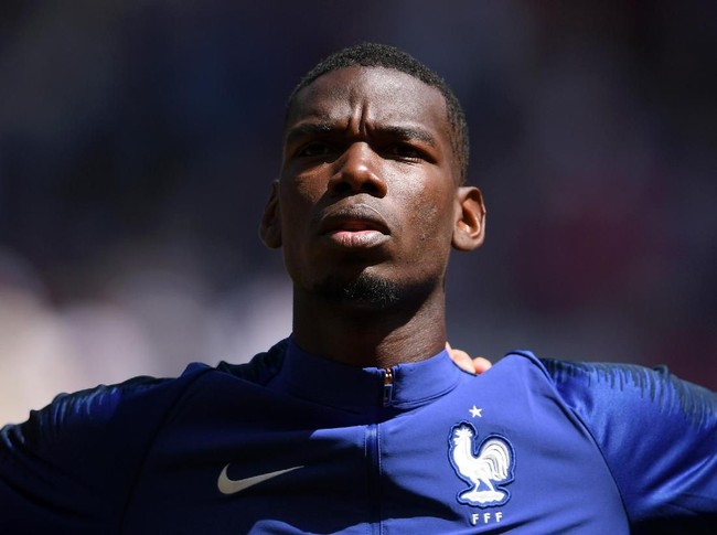 Karena jarak, Paul Pogba dan Maria Salaues terpaksa melakoni cinta jarak jauh alias long distance relationship. Maria berada di Miami karena tuntutan karier sebagai model. Sementara Paul Pogba tinggal di Manchester, Inggris, mengingat statusnya sebagai gelandang klub Manchester United. (Foto: Laurence Griffiths/Getty Images)