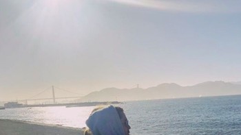 Bersantai bersama  sang kekasih. Selamat, Jennifer! Foto: Instagram