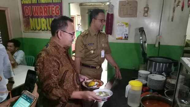 Dari Balai Kota, Sudirman Said dan Anies Makan di Warteg