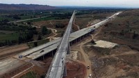 Jalur ini dibangun dengan konstruksi melayang dan kereta dapat melaju dengan kecepatan 250 km/jam. Istimewa/Xinhuanet.