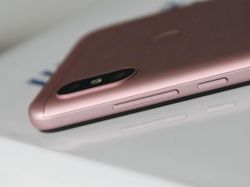 Penampakan Redmi 6 Pro Berkamera Ganda dan Berponi