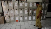 Kesiapan logistik jelang pemilu Jawa Barat sudah tersedia disetiap kelurahan di kota Depok.