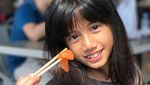 Lucunya Si Kecil Ulla, Anak Ersa Mayori Kalau Sedang Makan Sashimi dan Es Krim