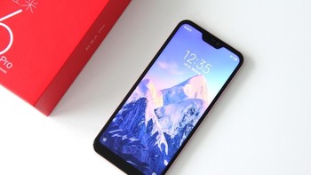 Dimensinya sendiri 149.33x71.68x8.75 mm dengan bobot 178g. Foto: Sina Mobile