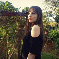 Namanya mulai dikenal dan jadi viral setelah Jhulia kerap kali mengunggah potret selfie dirinya yang memamerkan keseksiannya. Foto: Instagram @jhulia_pimentel